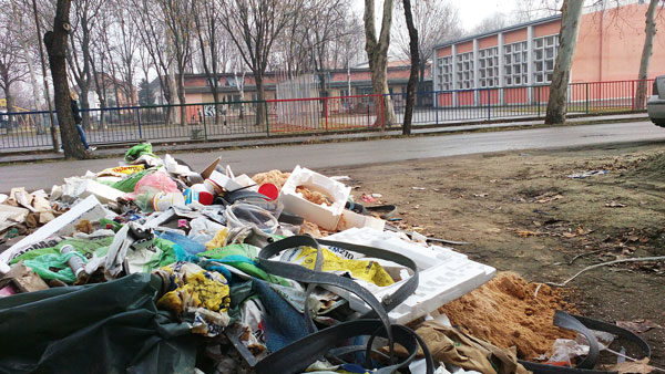 Sramota kod  Oš "Stevan Sremac" u Borči21.05.2014.