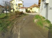 Izrovaren parkić u Borči, LOBI