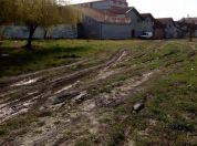 Izrovaren parkić u Borči, LOBI