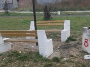 Uništen parkić u Borči kod Kockice, LOBI