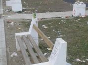 Uništen parkić u Borči kod Kockice, LOBI