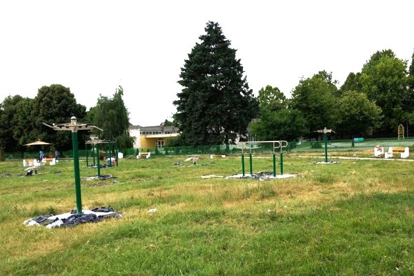 Postavljene sprave za vežbanje u novom parku u Borči (FOTO) - 19-06-2015