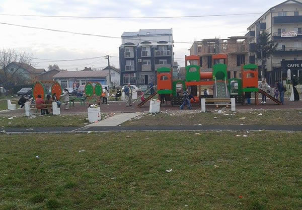 Uništen parkić u Borči kod Kockice, LOBI